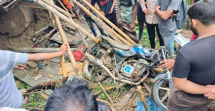 সিরাজগঞ্জে বাসচাপায় সাবেক শিবির নেতা নিহত