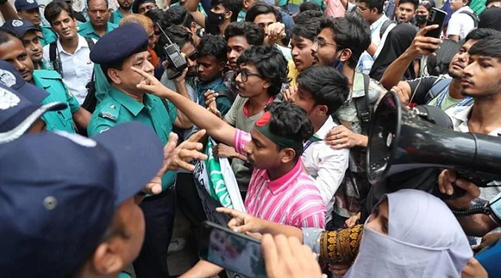 বৈষম্যহীন ফলাফলের দাবিতে শিক্ষার্থীদের বিক্ষোভ, আহত ৬