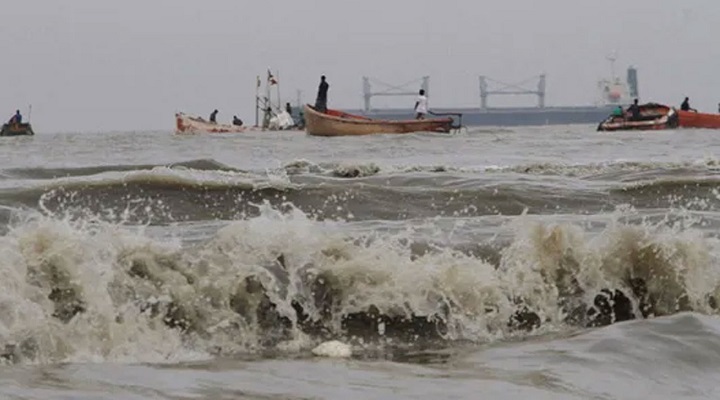 বঙ্গোপসাগরে নিম্নচাপ, বন্দরে সতর্ক সংকেত