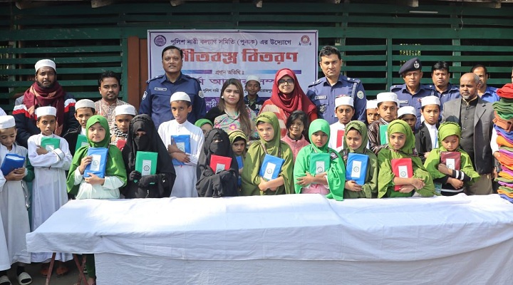 নুরুল কুরআন নুরিয়া মাদ্রাসার শিক্ষার্থীদের মাঝে কোরআন শরীফ ও শীতবস্ত্র বিতরণ।  ছবি: প্রতিনিধি