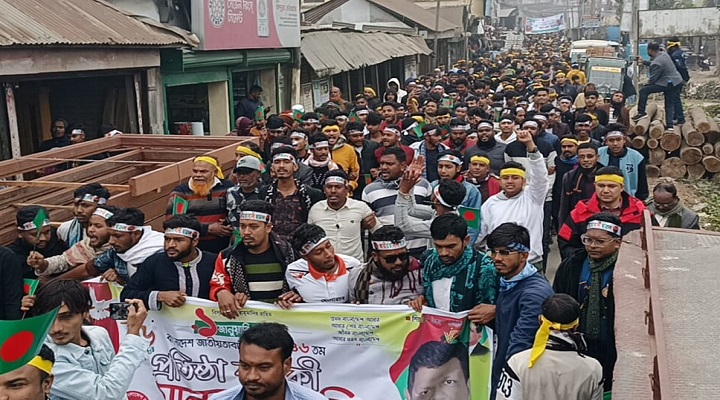 ছাত্রদলের প্রতিষ্ঠা বার্ষিকী উপলক্ষ্যে মতলব উত্তরে বর্ণাঢ্য শোভাযাত্রা ও আনন্দ র‍্যালী অনুষ্ঠিত হয়েছে। 