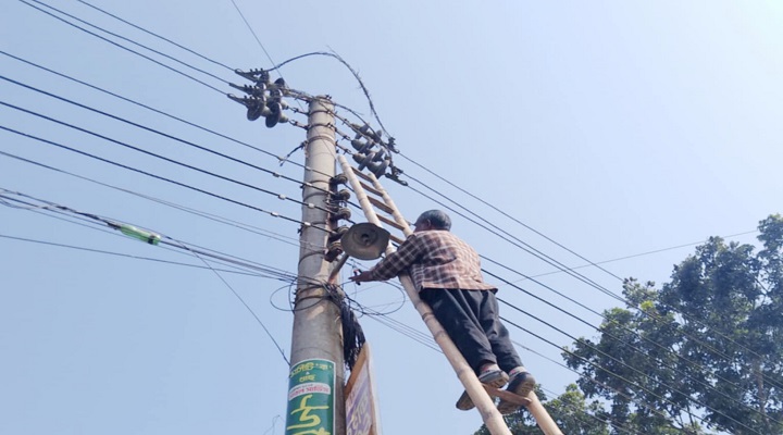 দৈনিক খোলা কাগজে সংবাদ প্রকাশ, সড়কে বাতি লাগানো শুরু