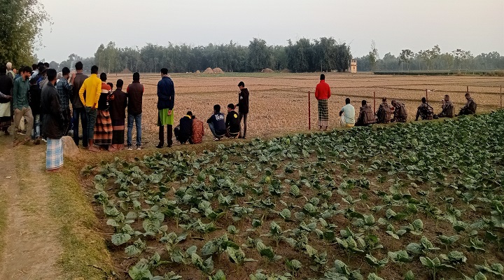 দহগ্রাম সীমান্তে শূন্যরেখায় কাঁটাতারের বেড়া নির্মাণ