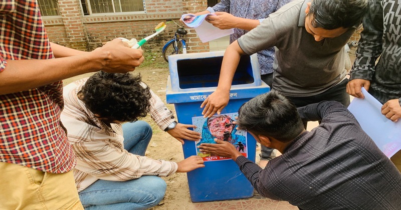 ডাস্টবিনকে হাসিনাবিনে রূপান্তর হাবিপ্রবি শিক্ষার্থীদের। ছবি: প্রতিনিধি