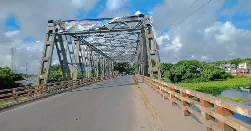 ফটকী নদীর ওপর নির্মিত আড়পাড়া সেতু। ছবি: প্রতিনিধি