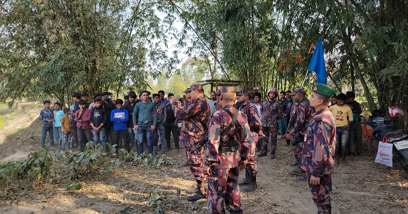 ফুলবাড়ী সীমান্তে বিজিবি-বিএসএফ পতাকা বৈঠক। ছবি: প্রতিনিধি