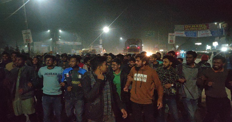 কুয়েটে শিক্ষার্থীদের ওপর ছাত্রদলের হামলার প্রতিবাদে বেরোবিতে বিক্ষোভ