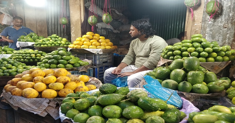 রমজানের শুরুতেই লেবুর দাম চড়া, হালি ২০০ টাকা!