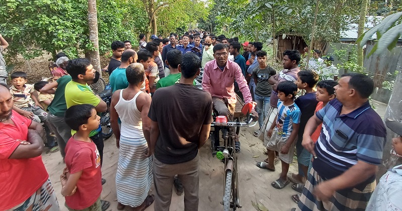 ইউপি সদস্যকে লক্ষ্য করে গুলি। ছবি: প্রতিনিধি