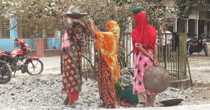 নারী দিবসে হলরুমে নারীদের জয়গান, বাহিরে বৈষম্য