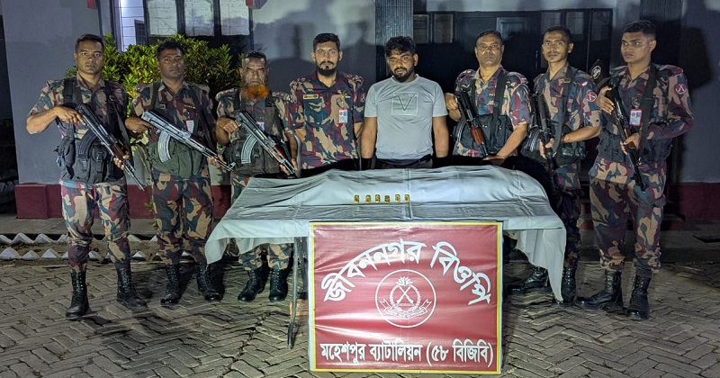 চুয়াডাঙ্গার জীবননগরে ৬টি স্বর্ণের বারসহ পাচারকারী আটক