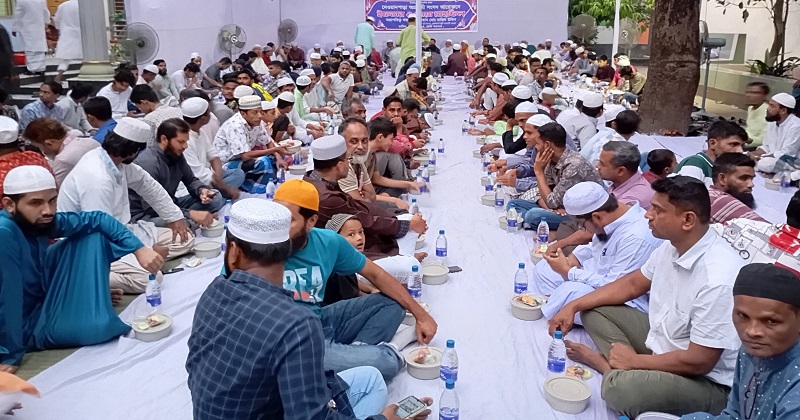 অগ্রগামী সংসদের উদ্যোগে রাজধানীর উত্তরার ইফতার মাহফিল।