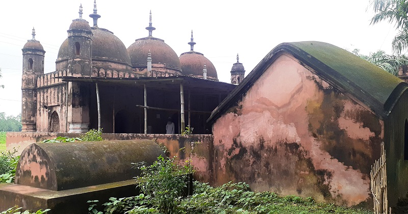 লালমনিরহাট জেলার অন্যতম প্রাচীন পুরাকীর্তি ‘নিদাড়িয়া মসজিদ’।