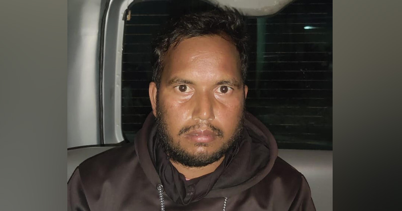 আটক মাদক কারবারি। ছবি: প্রতিনিধি