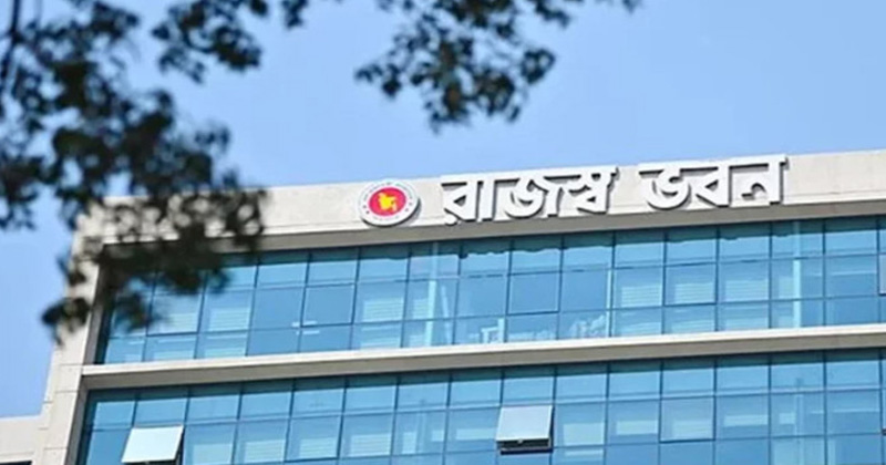 মোবাইল ফোন আমদানিতে শুল্ক কমেছে, কমতে পারে ফোনের দাম