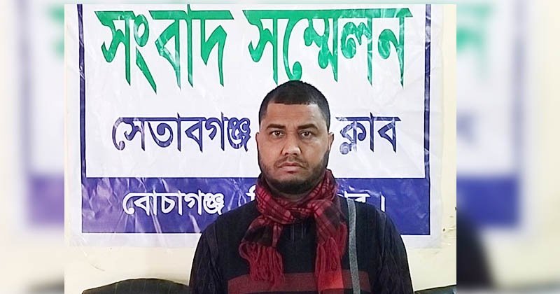 সেতাবগঞ্জ প্রেসক্লাবে সাংবাদিক সম্মেলনে লিখিত বক্তব্য রাখেন মাদরাসার প্রধান শিক্ষক মো. মনছুর আলী। 