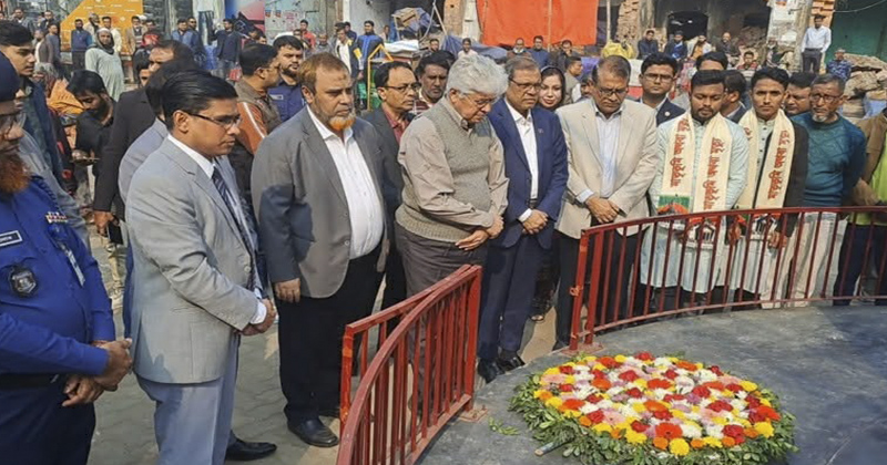 জুলাই স্মৃতিস্তম্ভ ও শহীদদের কবরে আদিলুর রহমানের শ্রদ্ধা