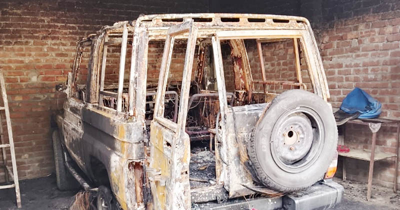 আটঘরিয়ায় বিএনপি নেতার জীপ গাড়ি পুড়িয়ে দিয়েছে দুর্বৃত্তরা 