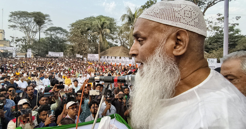 কুমিল্লা মুরাদনগর উপজেলার রামচন্দ্রপুরে নির্বাচনি জনসভায় বক্তব্য রাখেন কাজী শাহ মোফাজ্জল হোসেন কায়কোবাদ। ছবি : খোলা কাগজ