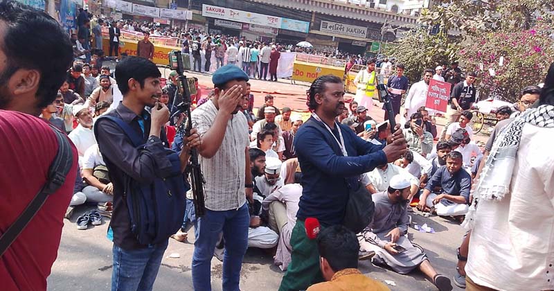 ইন্টারকন্টিনেন্টাল সংলগ্ন সড়কে ইনকিলাব মঞ্চ, যমুনার সামনেও অবস্থান