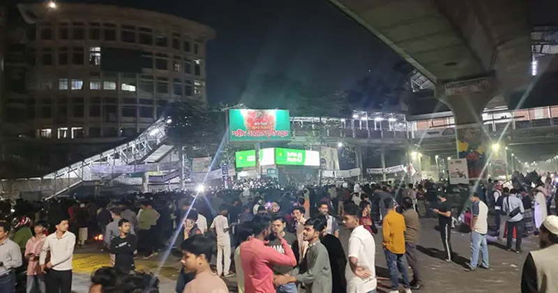 ফের শাহবাগে অবস্থান নিয়েছে আন্দোলনকারীরা