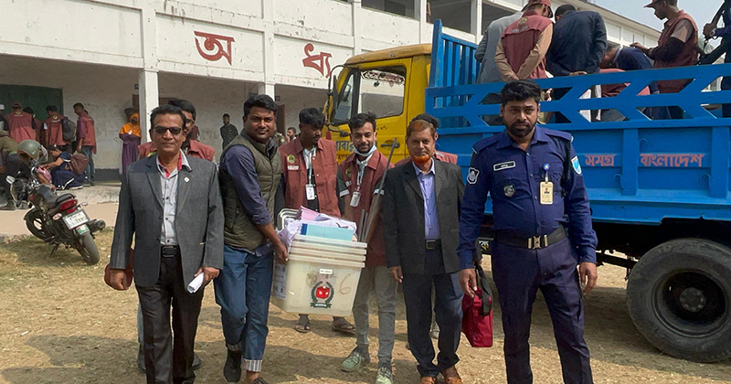 ঢাকা-২০ আসনে ১৪৭ কেন্দ্রে ব্যালট ও নির্বাচনি সরঞ্জাম পাঠানো শুরু