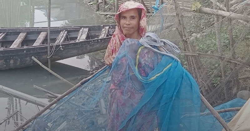 খেয়ে না খেয়ে দিন কাটছে সাতক্ষীরা উপকূলের জেলেদের