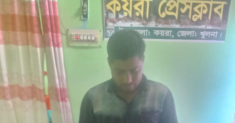 সংবাদ সম্মেলনে লিখিত বক্তব্য পড়ছেন আব্দুল্লাহ আল মামুন সুমন।