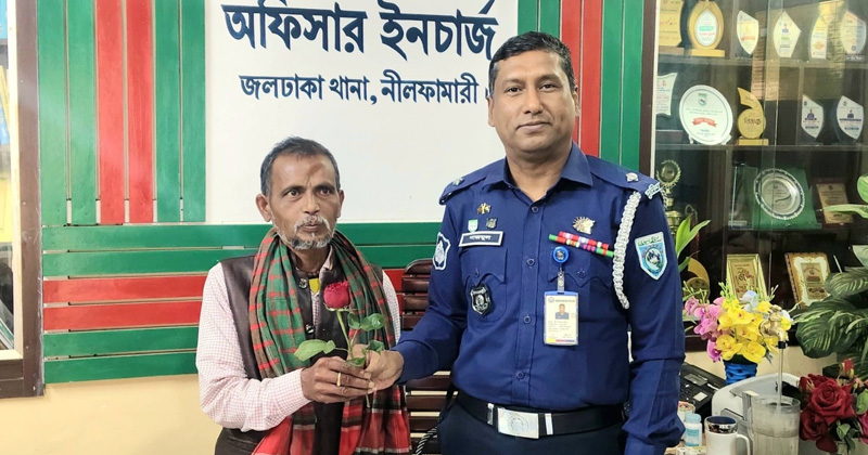 জলঢাকা থানার অফিসার ইনচার্জ (ওসি) নাজমুল আলম। ছবি : প্রতিবেদক