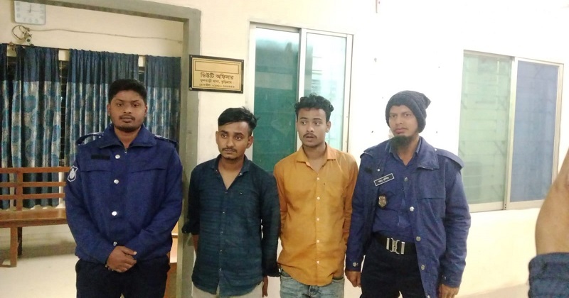 ফুলবাড়ীতে দুই ভারতীয় যুবক আটক