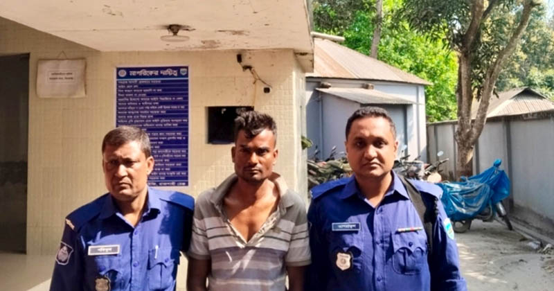 সিরাজগঞ্জে ডাকাত সর্দার কেচুকে পুলিশে দিলেন স্বজনরা