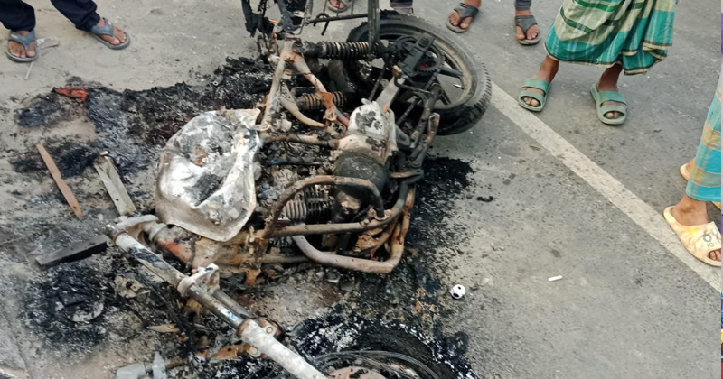 ছিনতাইকারীদের ব্যবহৃহ মোটর সাইকেল। ছবি: প্রতিনিধি
