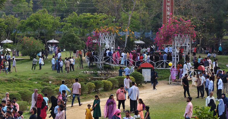 ঈদের ছুটিতে মৌলভীবাজারে পর্যটন কেন্দ্রগুলোতে দর্শনার্থীদের উপচে পড়া ভিড়।