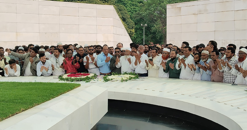 জিয়াউর রহমানের মাজারে ৪২ জেলা পরিষদ প্রশাসকের শ্রদ্ধা নিবেদন