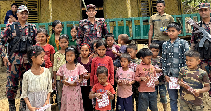 দুর্গম সীমান্তবর্তী দোপানীছড়ায় বিজিবির চিকিৎসা সেবা ও ওষুধ বিতরণ