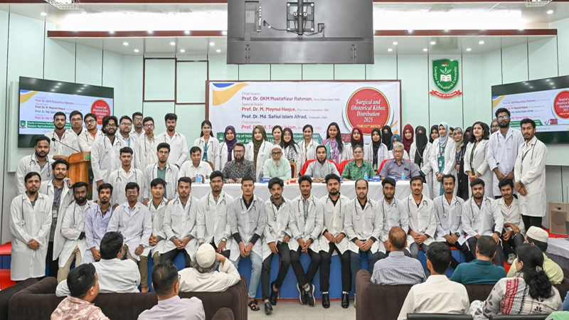 গাকৃবিতে ভেটেরিনারি শিক্ষার্থীদের মাঝে সার্জিক্যাল কিট-বক্স বিতরণ