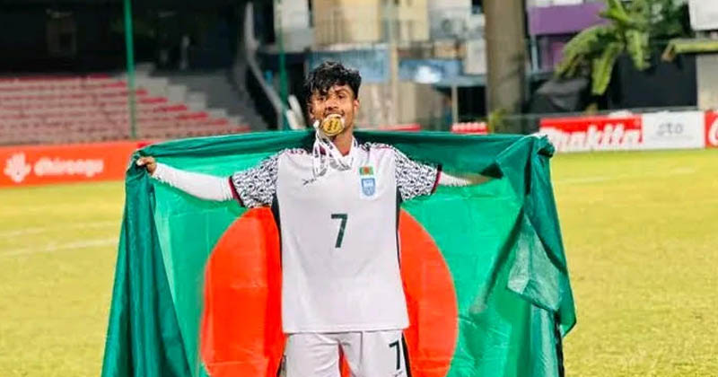 গণ বিশ্ববিদ্যালয়ের শিক্ষার্থী সুমন সরেন।