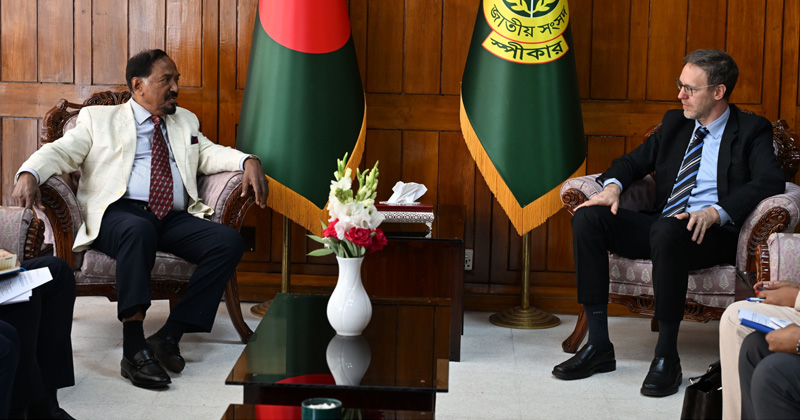 ছবি : খোলা কাগজ