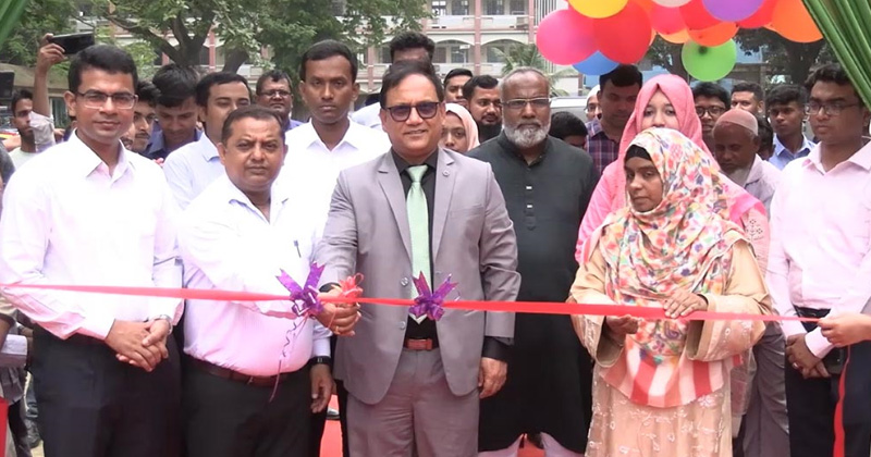 সিরাজগঞ্জে বিজ্ঞান ও প্রযুক্তি মেলার উদ্বোধন করলেন বিভাগীয় কমিশনার