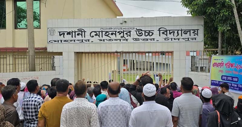 উপজেলার নিশ্চিন্তপুর উচ্চ বিদ্যালয় কেন্দ্রের বাহিরের দৃশ্য। 