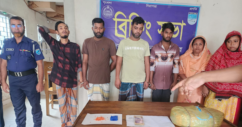 ছবি : খোলা কাগজ