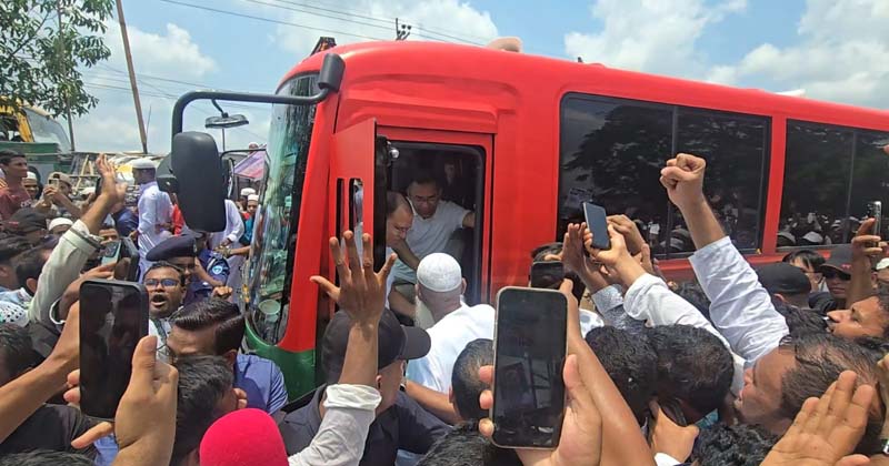 প্রধানমন্ত্রীকে অভ্যর্থনা জানাতে ধর্মমন্ত্রী কায়কোবাদের নেতৃত্বে মহাসড়কে জনতার ঢল 