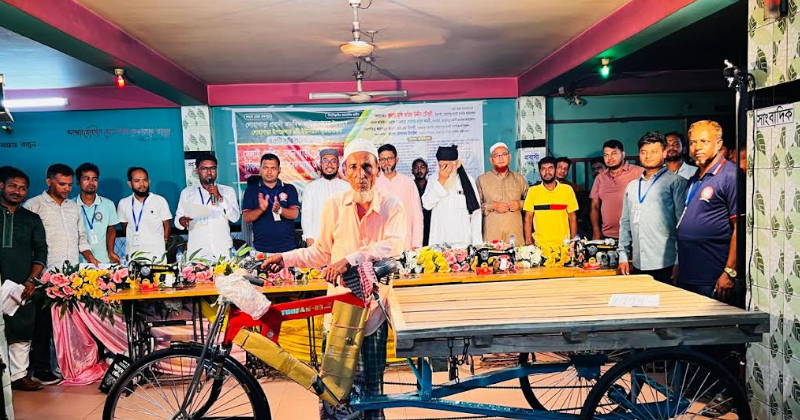 লোহাগাড়ায় অসচ্ছল পরিবারের পাশে ‘প্রবাসী মানবিক ফাউন্ডেশন’