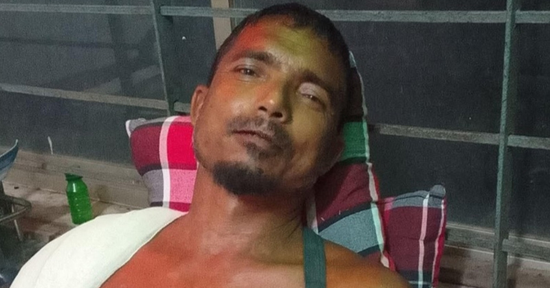 সাতক্ষীরা শ্যামনগরের মৌয়াল বাবলু গাজী। ছবি: প্রতিনিধি