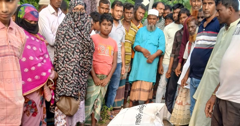 কাহালুতে বাস চাপায় মা-মেয়ে নিহত