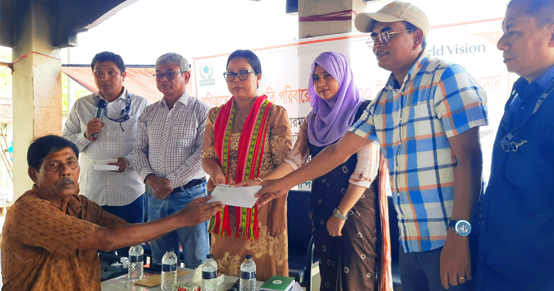 বান্দরবানে অগ্নিকাণ্ডে ক্ষতিগ্রস্তদের অর্থ সহায়তা