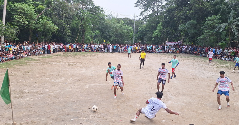 রুদ্ধশ্বাস লড়াইয়ে মুখরিত নোয়াপাড়া মাঠ, ফুটবল উৎসবে মেতেছিল এলাকাবাসী
