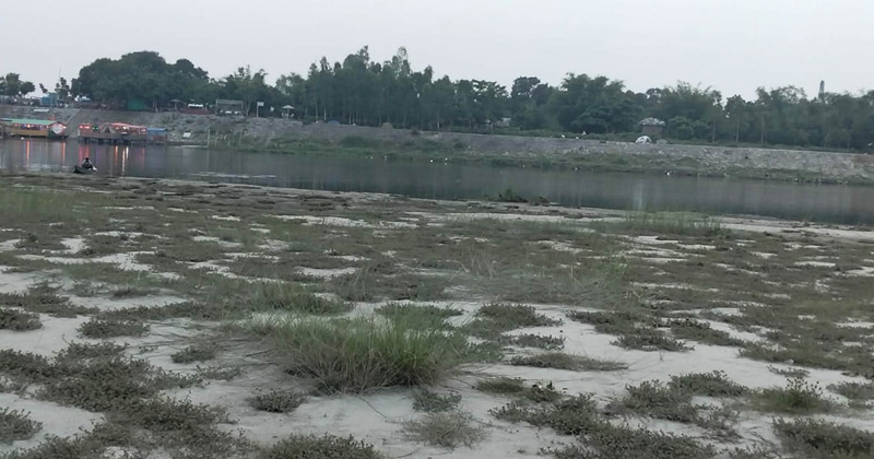 বালুর স্তূপে আত্রাইয়ে ভাঙন, রাজস্ব হারাচ্ছে সরকার