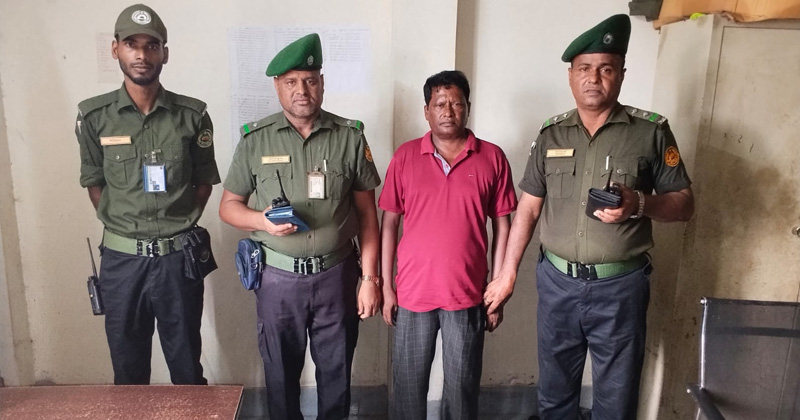 শহীদ সোহরাওয়ার্দী মেডিকেল কলেজ ও হাসপাতালে দালাল আটক