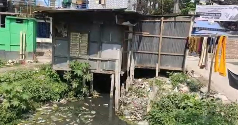 দখল-ভরাটে হারিয়ে যাচ্ছে মাদারীপুরের খালগুলো, বাড়ছে জলাবদ্ধতা